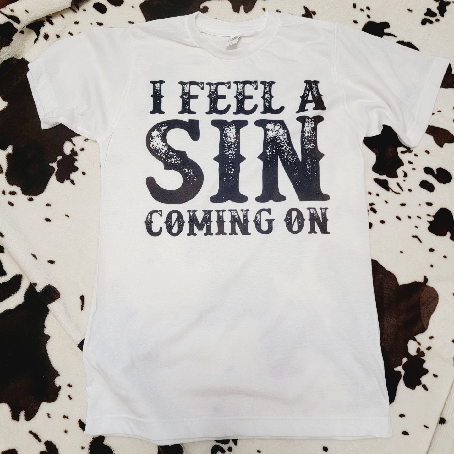 I Feel A Sin Comin On Western Short Sleeve Graphic Tee
