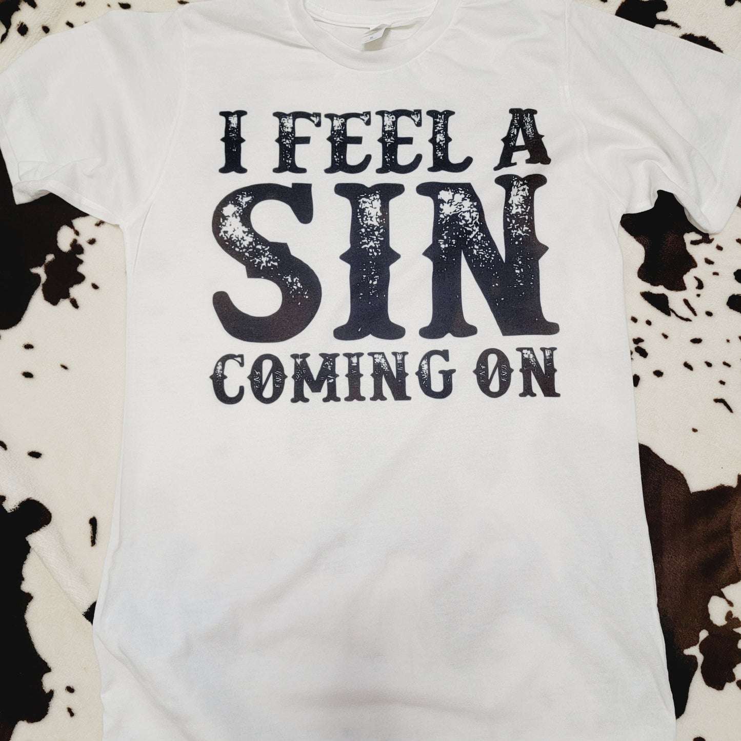 I Feel A Sin Comin On Western Short Sleeve Graphic Tee